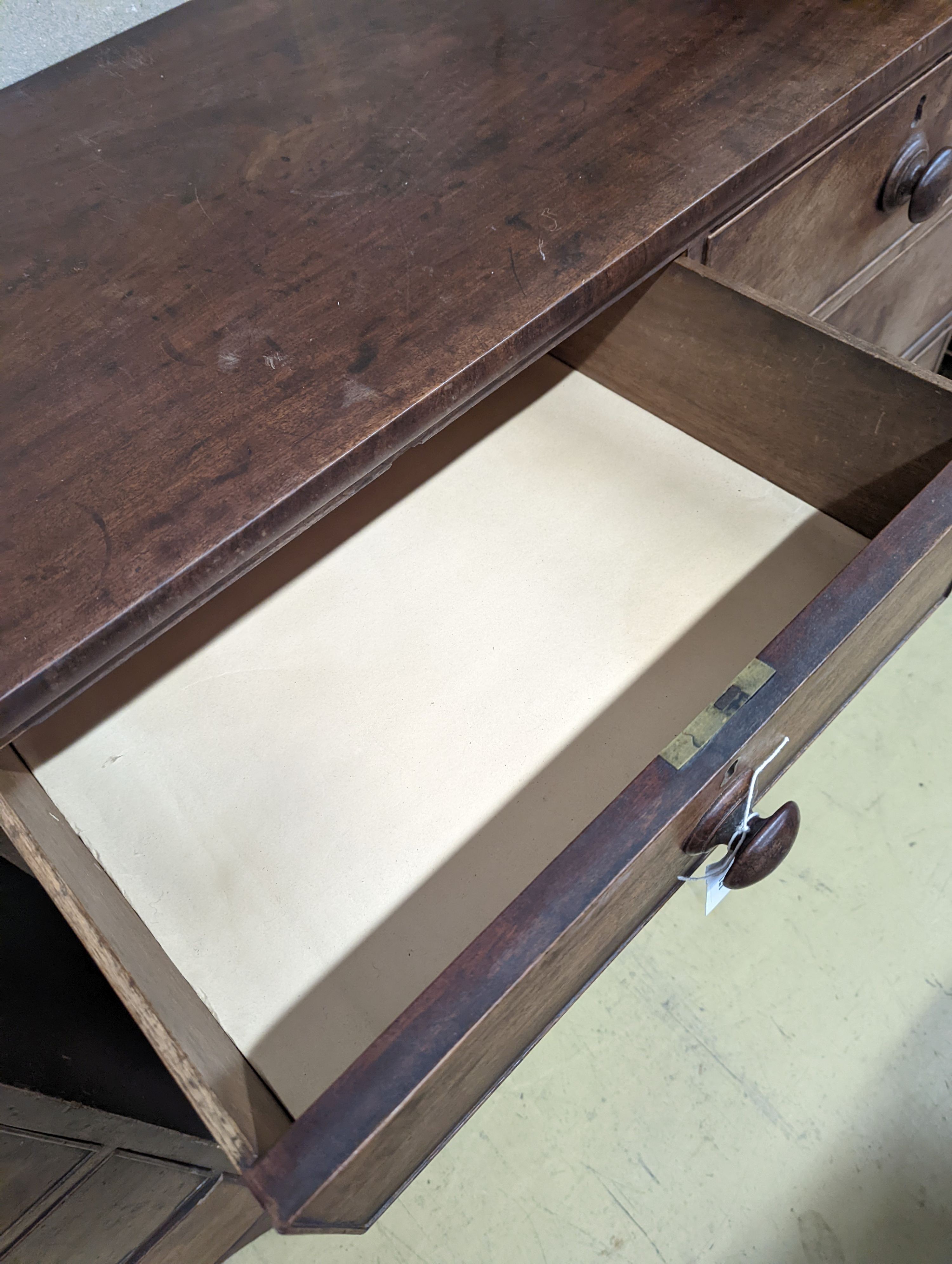 A George IV mahogany chest, width 109cm, depth 52cm, height 99cm